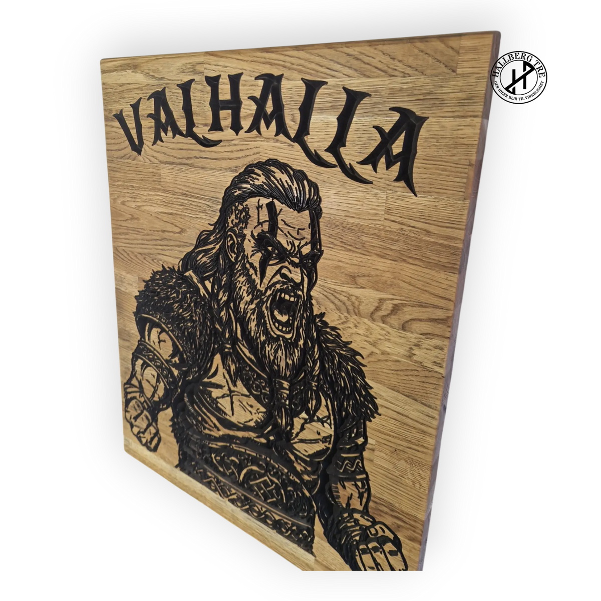 Viking-skilt i eik med brølende viking, sett fra siden