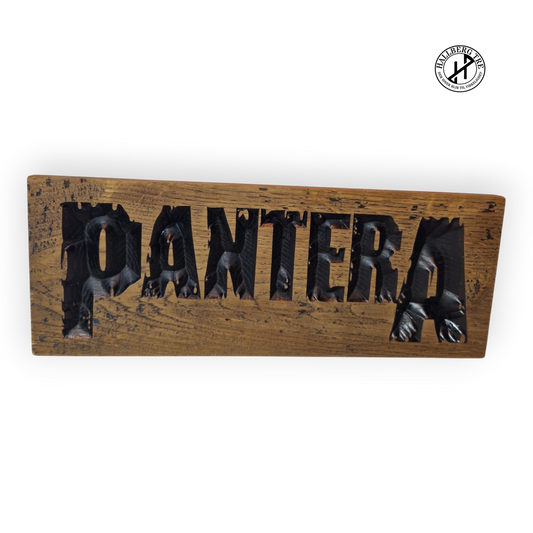 Pantera-skilt CNC-frest i 15 mm massiv eik, 300 × 115 mm