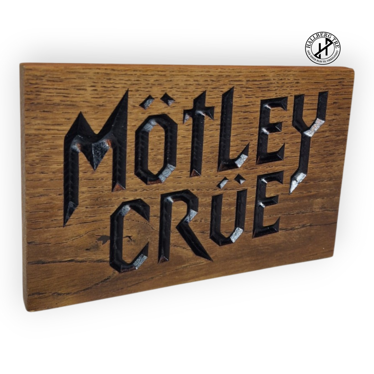 Mötley Crüe-logo i eik, nærbilde