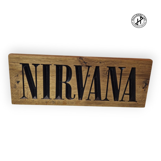 Nirvana-skilt frest i massiv eik