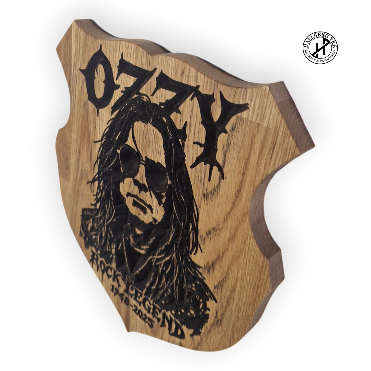 Ozzy skilt i eik vinklet